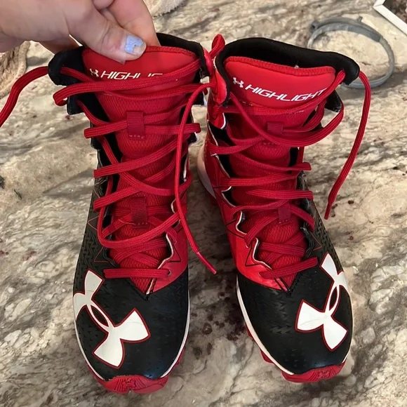 Boys under armour cleats - Picture 2 of 4